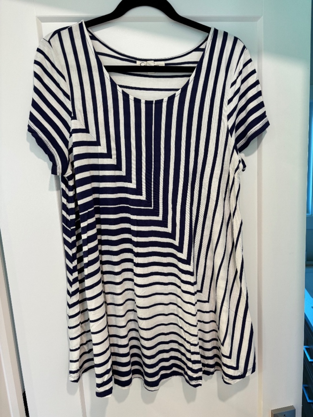 Jessica Simpson Maternity Chevron Striped Swing Top Navy Blue White Size L